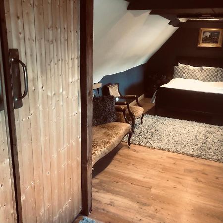 Tudor House - Double Room - Shared Bathroom Goff's Oak Exterior photo